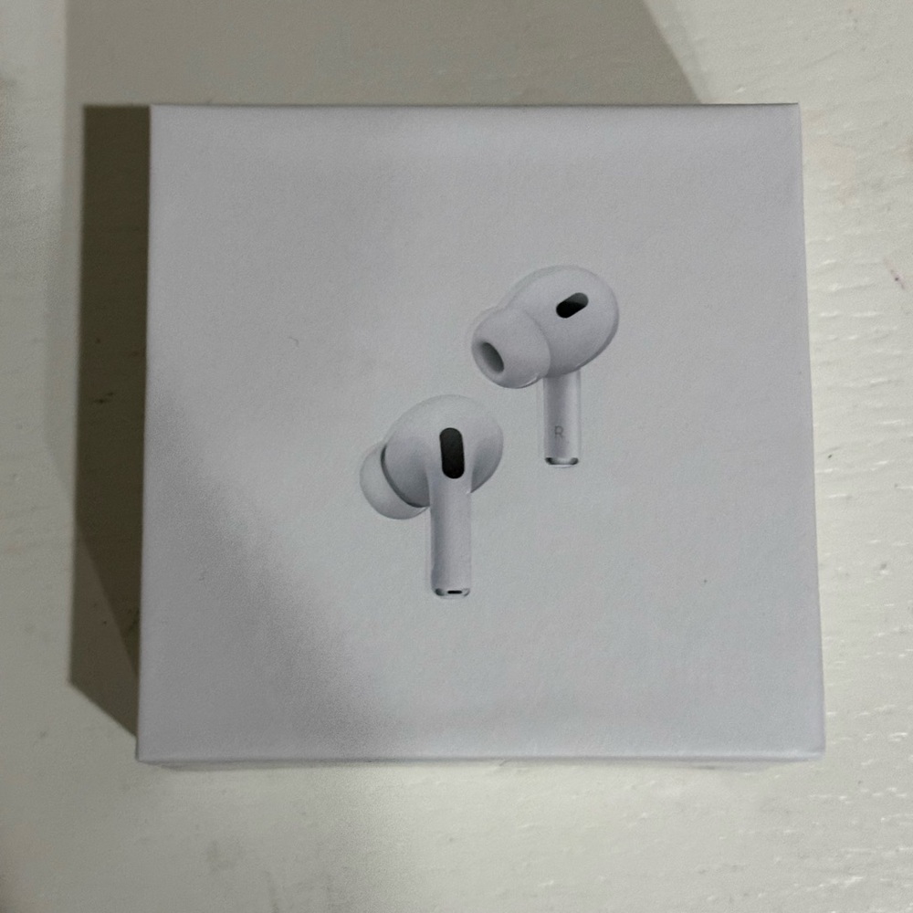 Apple AirPods Pro 2nd Generation with MagSafe Case - Picture 5 of 5